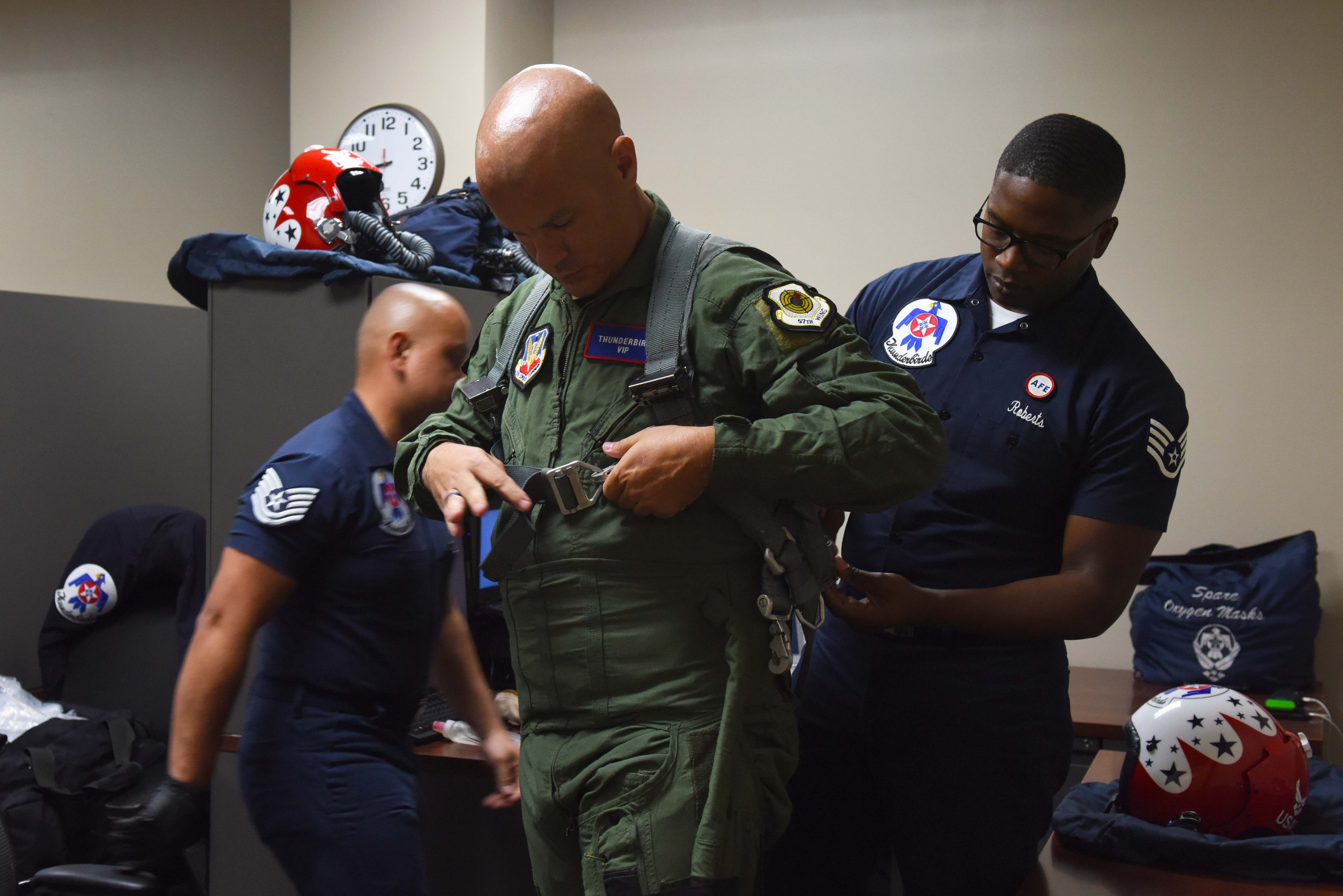 Local hero takes flight with Thunderbirds > Little Rock Air Force Base