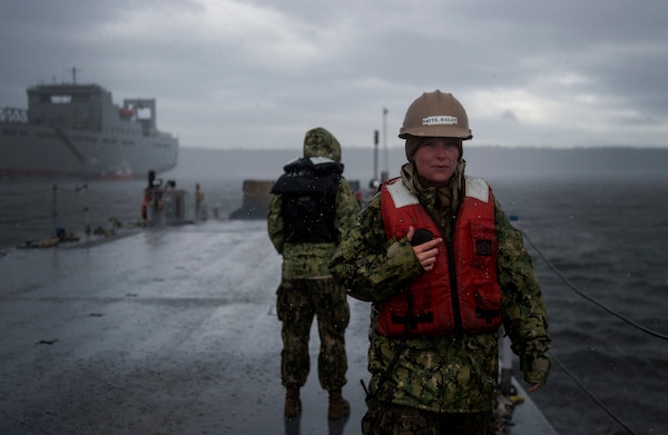 Boatswain’s mate seaman apprentice assigned to Amphibious Construction Battalion 1 prepares U.S. Navy Improved Navy Lighterage System causeway ferry for on-loading during Joint Logistics Over the Shore 2016, Naval Magazine Indian Island, Washington, June 13, 2016 (U.S. Air Force/Kenneth W. Norman)