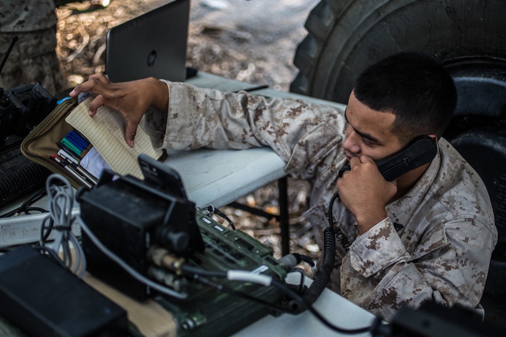 Marine with Service Company, 7th Engineer Support Battalion, 1st Marine Logistics Group, participates in Exercise Deep Strike II, at Blythe, California,
September 8, 2017 (U.S. Marine Corps/Timothy Shoemaker)