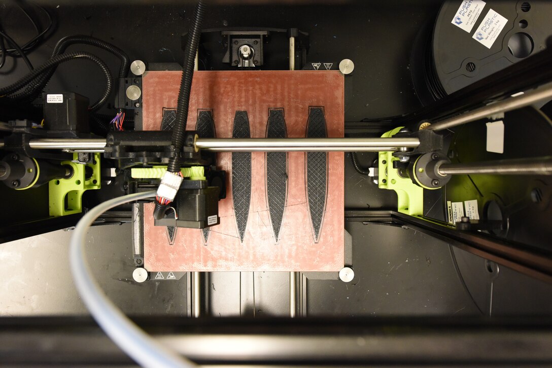 LulzBot TAZ 6 prints small-scale ship model in Manufacturing, Knowledge, and Education Laboratory at Naval Surface Warfare Center, Carderock Division,
Bethesda, Maryland, July 25, 2018 (U.S. Navy/Justin Hodge)