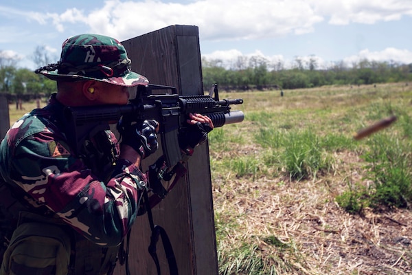 In May 2017, a Filipino solder participates counterterrorism training in the U.S.—Philippines Balikatan Military Exercise at Fort Magsaysay in the Philippines. (U.S. Marine Corps/Matthew Casbarro)