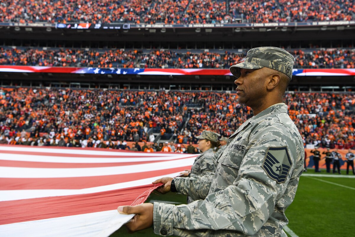 Nfl salute to service 2018 broncos top
