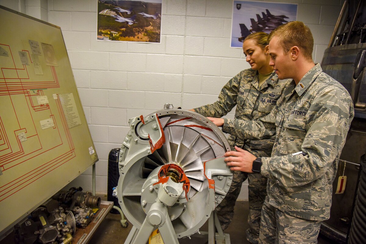 AMOC prepares maintenance officers for the flightline > Sheppard Air