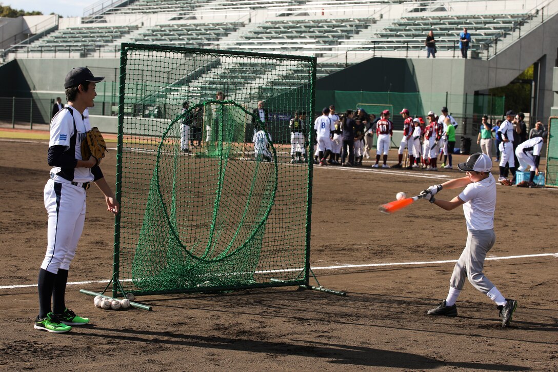 Randy Johnson visits Iwakuni during Kizuna Stadium 2nd anniversary