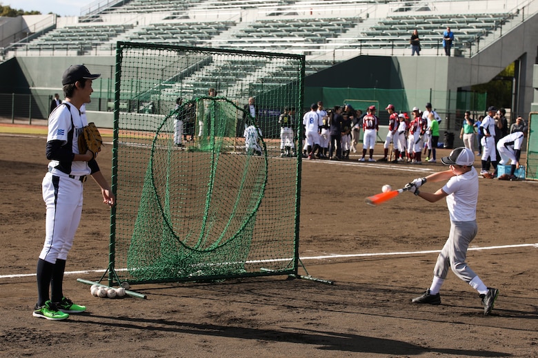 Randy Johnson visits Iwakuni during Kizuna Stadium 2nd anniversary