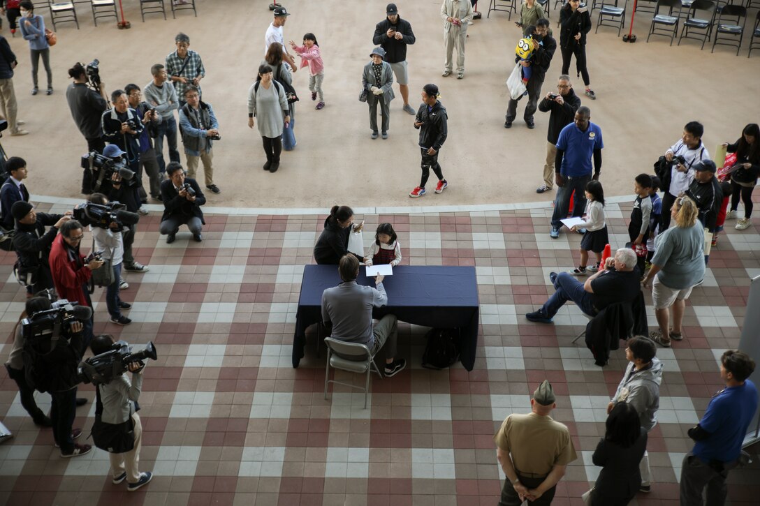 Randy Johnson visits Iwakuni during Kizuna Stadium 2nd anniversary