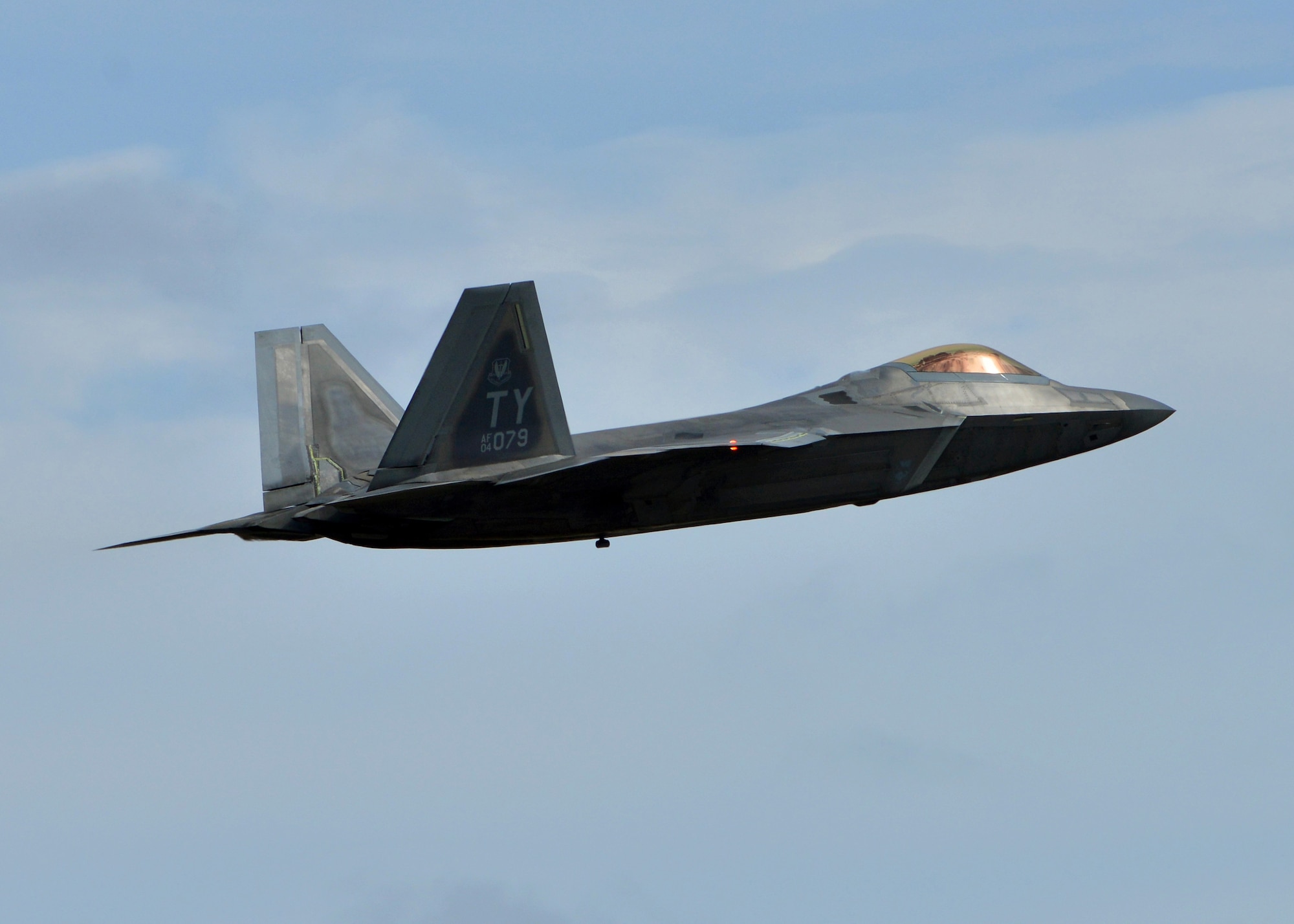 F-22 takeoff