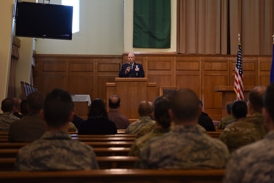 Col. Christopher King, 377th Air Base Wing vice commander, gives opening remarks during Team Kirtland’s Veterans Day ceremony at Kirtland Air Force Base, N.M., Nov. 9, 2018. Veterans Day celebrates the service of everyone who served in the military. (U.S. Air Force photo by Senior Airman Eli Chevalier)