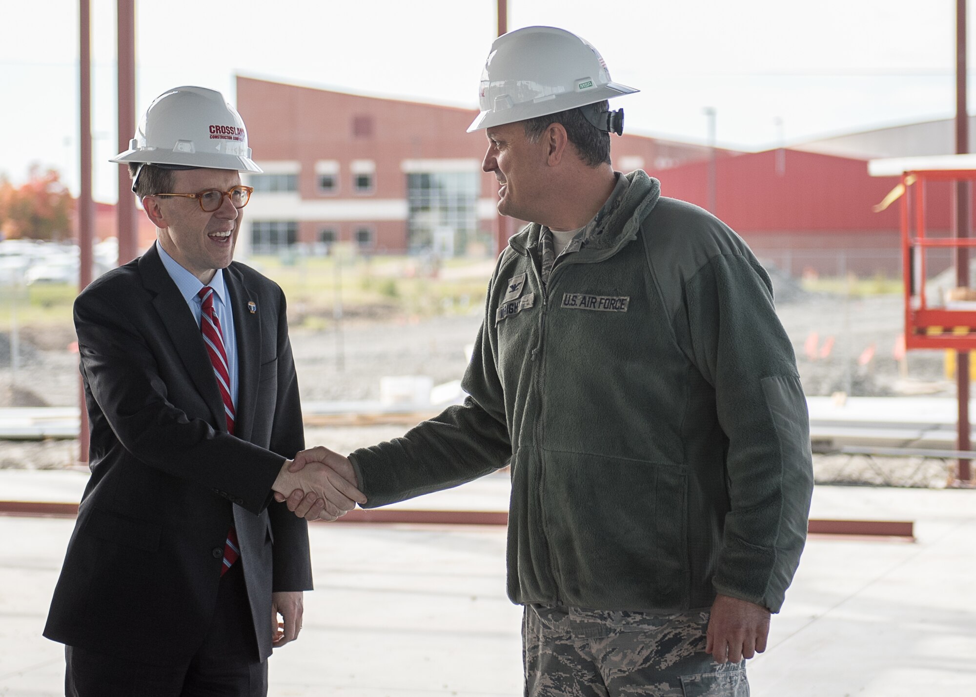 Tulsa Mayor G.T. Bynum visits Mission Training Center