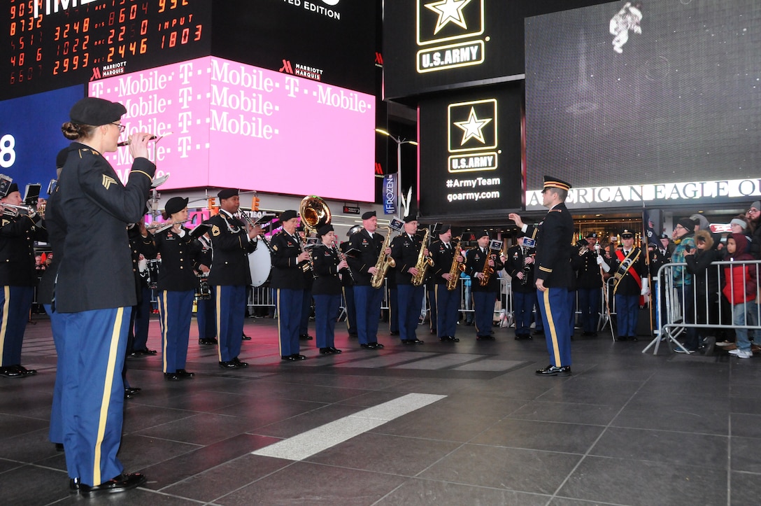 Army band celebrates Veterans Day in Times Square