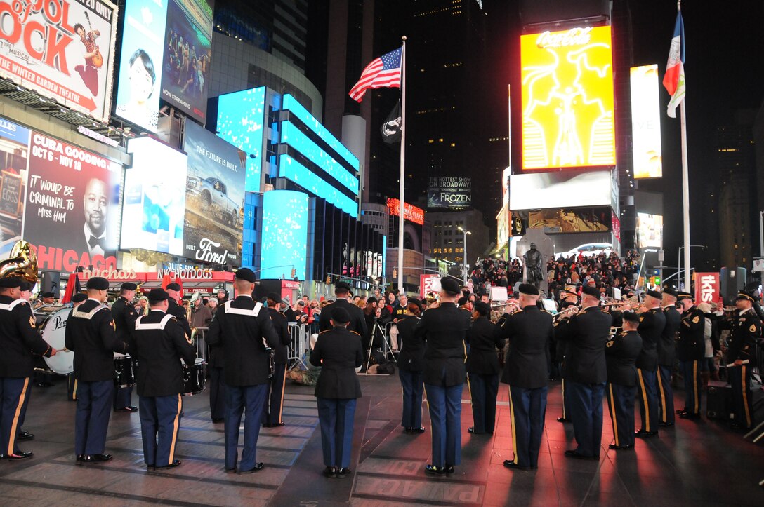 Army band celebrates Veterans Day in Times Square