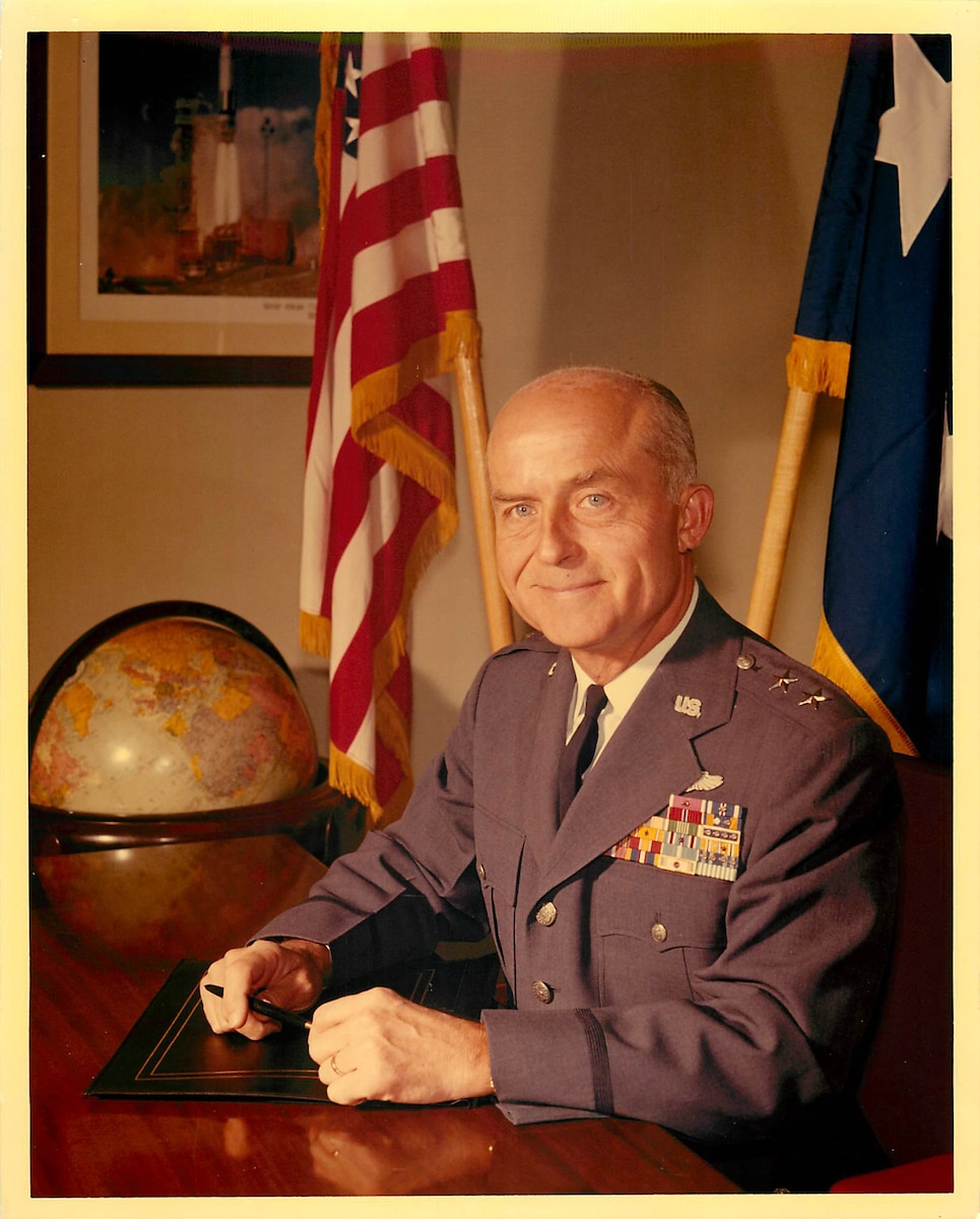 Maj.Gen.Close