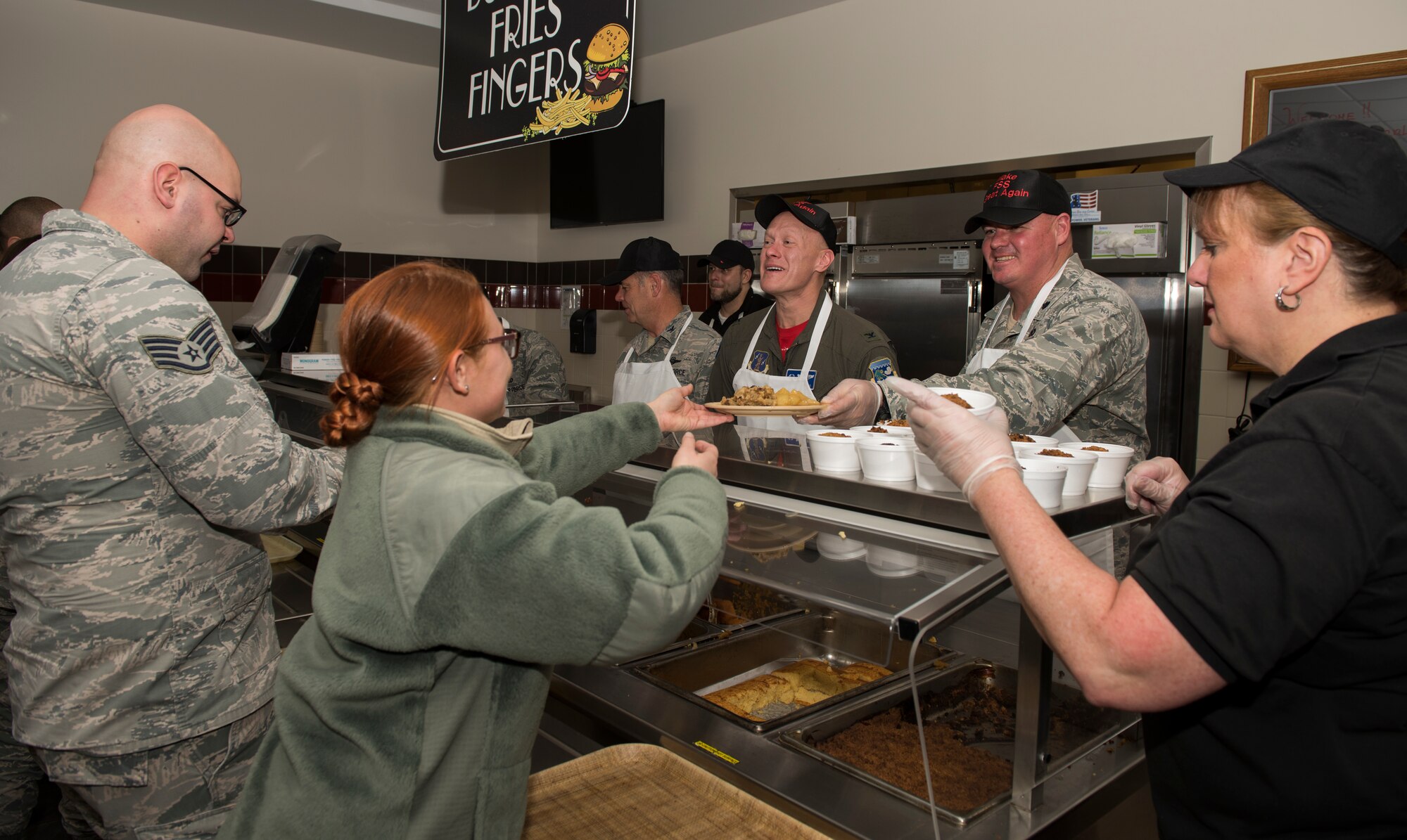 914th and 107th leadership serve Thanksgiving lunch