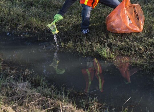 U.S. Air Force Staff Sgt. Patrick Formiller, 20th Security Forces Squadron flight chief, picks up trash during a highway beautification in Sumter, S.C., Nov. 16, 2018.