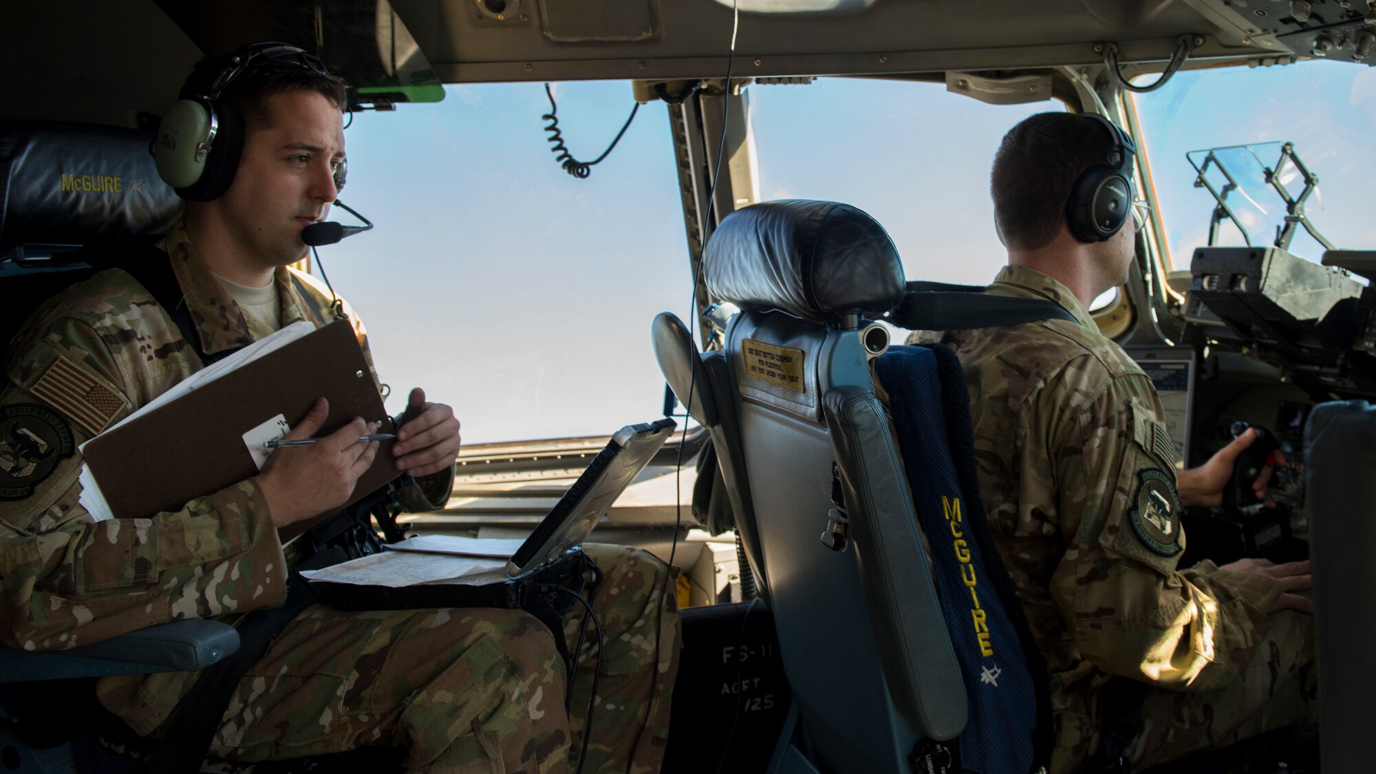 A loadmaster assigned to the 6th Airlift Squadron, Joint Base McGuire-Dix-Lakehurst, N.J., observes a C-17 pilot during Exercise JERSEY WRATH 19-1 over Arizona Nov. 13, 2018. The C-17 aircrew conducted low level evasive maneuver training to simulate combat offloading. (U.S. Air Force photo by Airman 1st Class Jacob Wongwai)