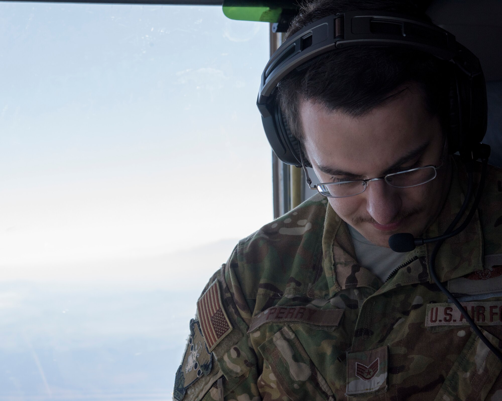 A loadmaster assigned to the 6th Airlift Squadron, Joint Base McGuire-Dix-Lakehurst, N.J., glances down at a map during Exercise JERSEY WRATH 19-1 over Arizona Nov. 13, 2018. Bases from across the country including Luke Air Force Base participated in the mobility-centric training exercise. (U.S. Air Force photo by Airman 1st Class Jacob Wongwai)