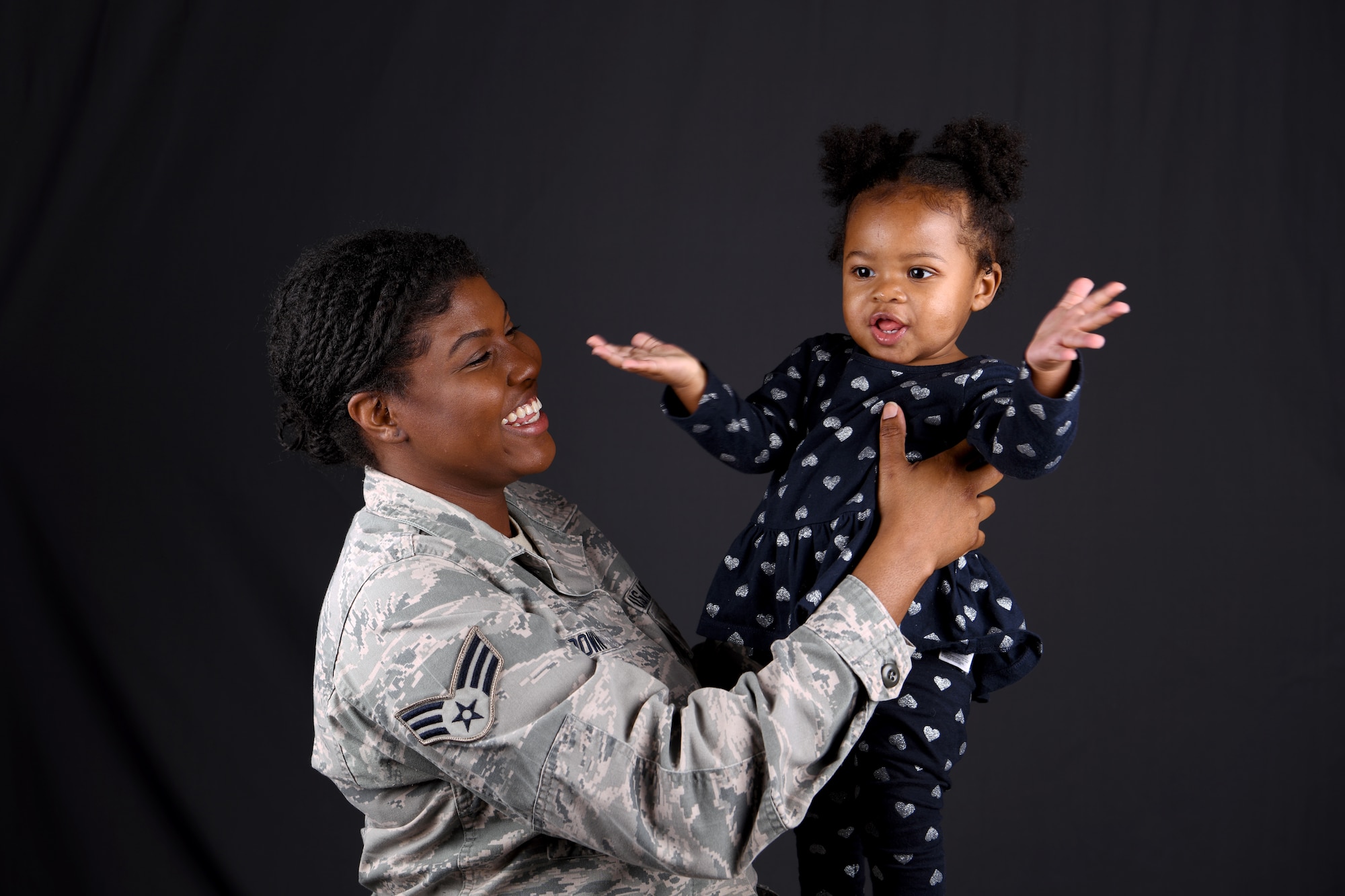photo of Airman and her daughter