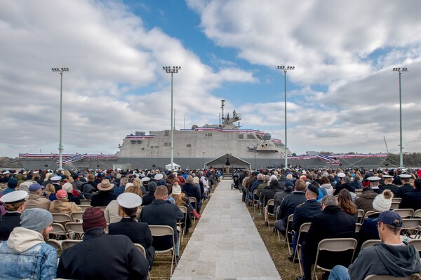 A crowd attends the USS Sioux City commissioning ceremony.