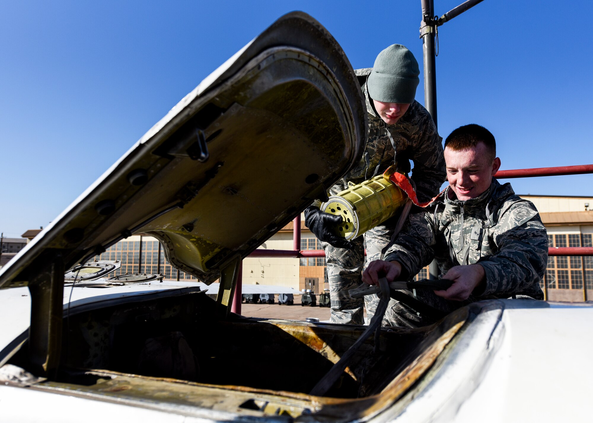 Sheppard Airmen work on trainer jets