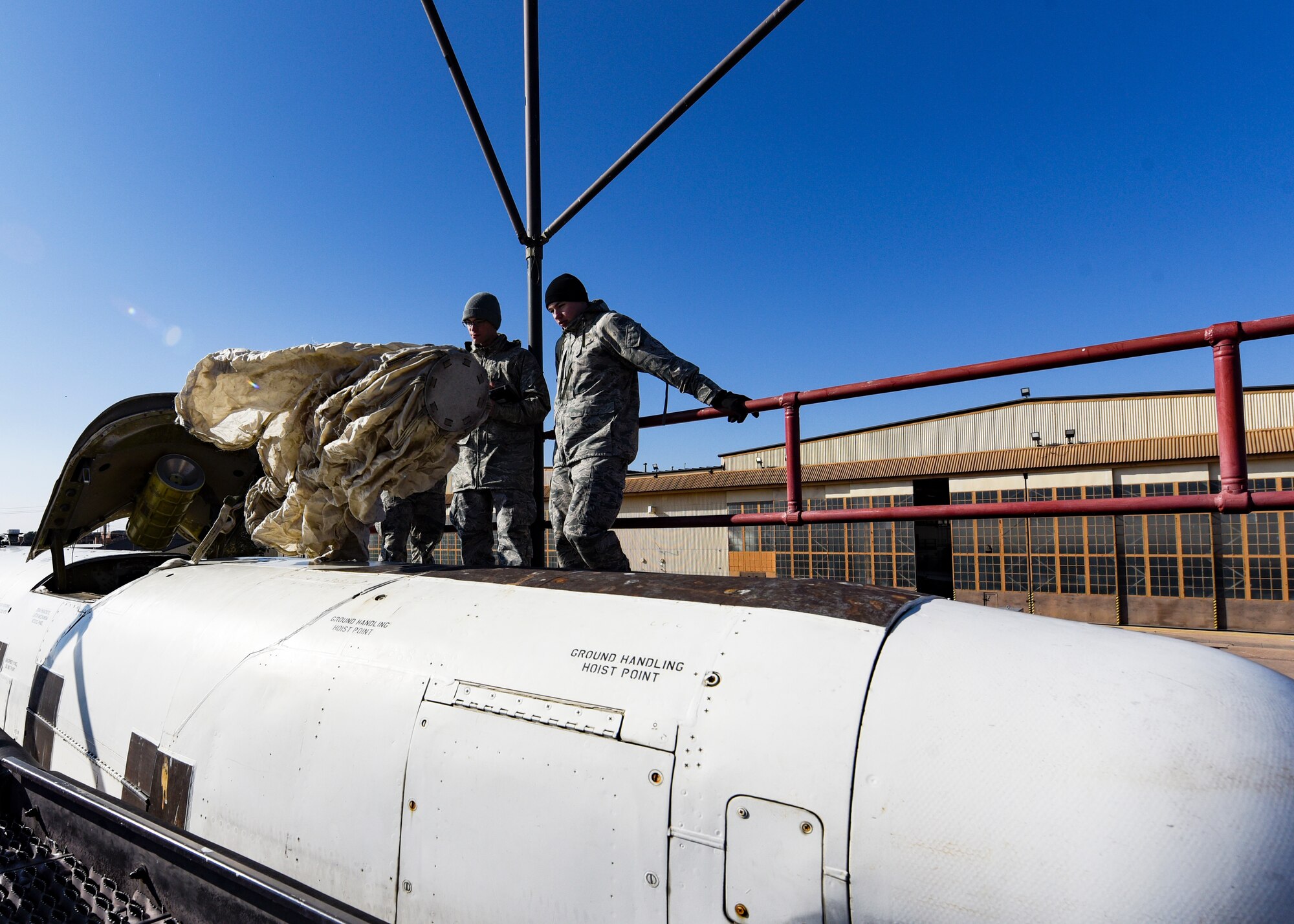 Sheppard Airmen work on trainer jets