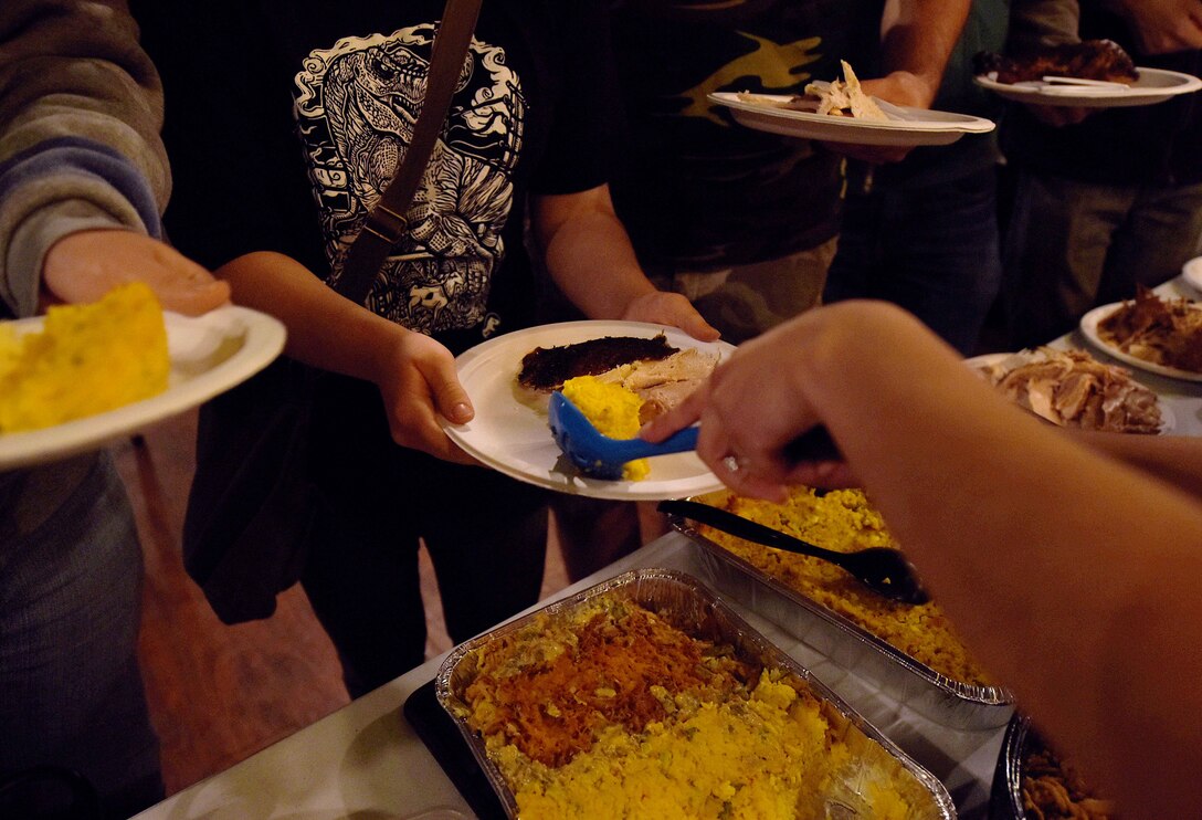 Giving thanks, Abilene community serves Dyess Airmen