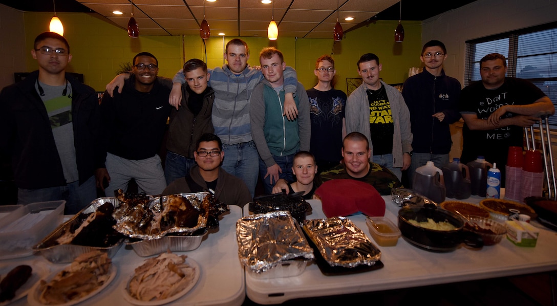 Giving thanks, Abilene community serves Dyess Airmen