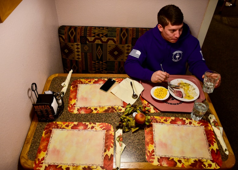 Leaders Of Team Kirtland Serve Thanksgiving Meals To Airmen And Families Kirtland Air Force Base Article Display