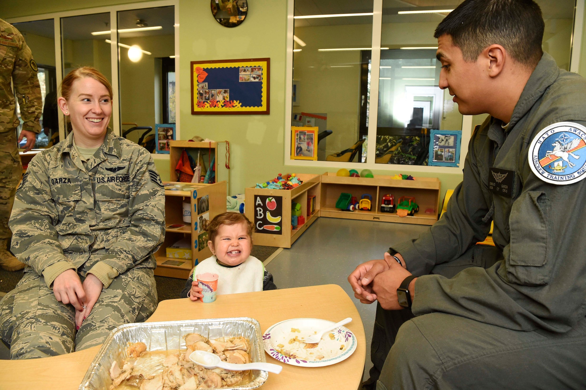 Service members eat lunch with their child.