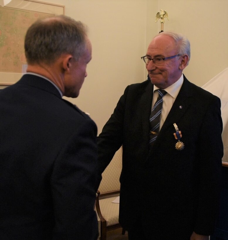 U.S. Air Force Maj. Gen. John Williams, Mobilization Assistant to the commander, U.S. Air Forces in Europe and Africa, presents the U.S. Air Medal to Swedish air force Col. Lars-Erik Blad in Stockholm, Sweden, Nov. 28, 2018. The Swedish pilots were awarded the U.S. Air Medal for their actions on June 29, 1987. (U.S. Air Force Photo by Senior Airman Kelly O'Connor)