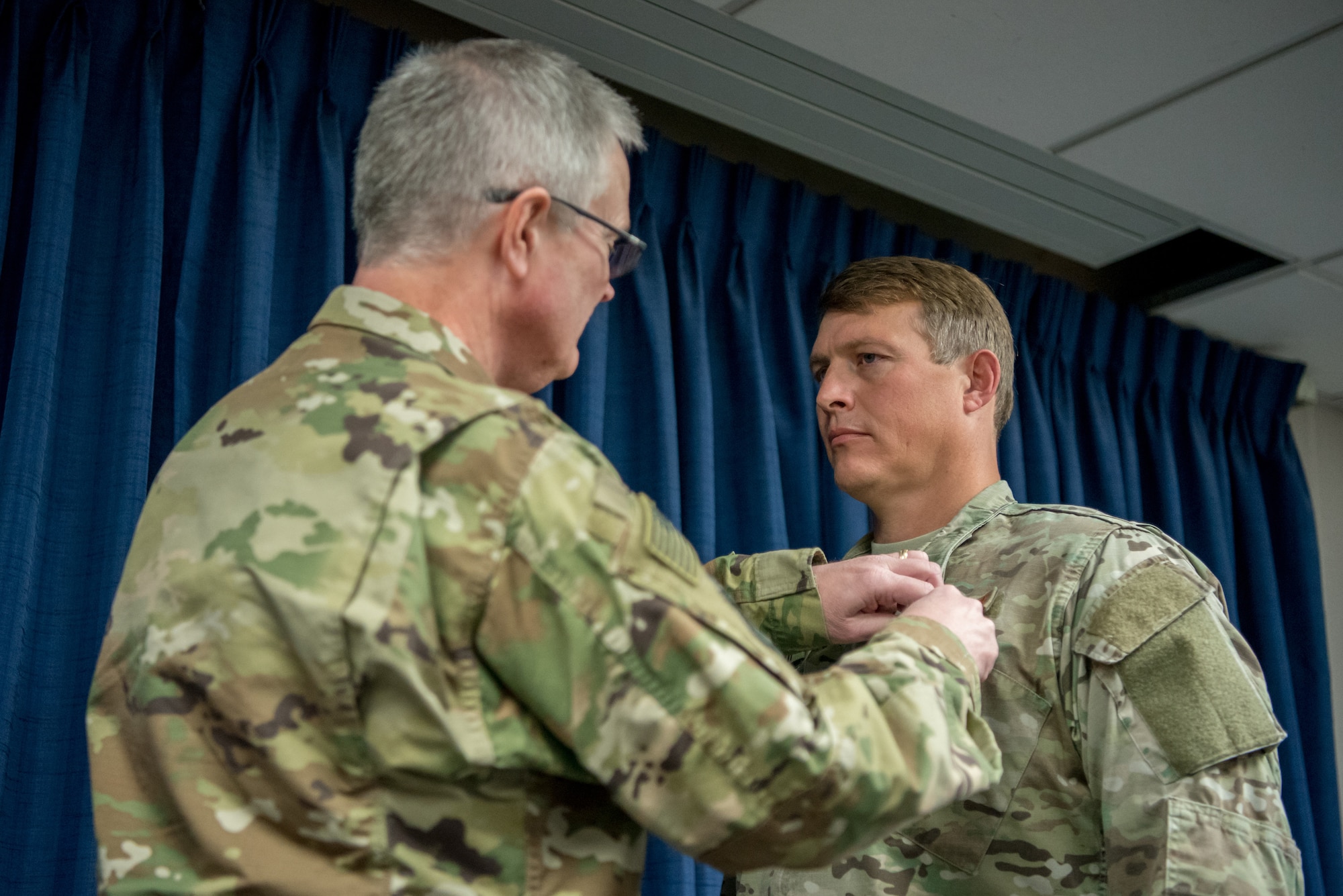 Master Sgt. Benjamen K. Pelster (right), a combat controller for the 123rd Special Tactics Squadron, receives the Bronze Star Medal from Col. David Mounkes, commander of the 123rd Airlift Wing, during a ceremony at the Kentucky Air National Guard Base in Louisville, Ky., Nov. 17, 2018. Pelster was instrumental in the execution of nine missions across five countries involving seven landing zones, nine forward area refueling point surveys and one drop zone certification in 2014. His efforts led to the establishment and expansion of critical air infrastructure in support of Operation Inherent Resolve and across the United States Air Forces Central Command’s area of responsibility. (U.S. Air National Guard photo by Staff Sgt. Joshua Horton)