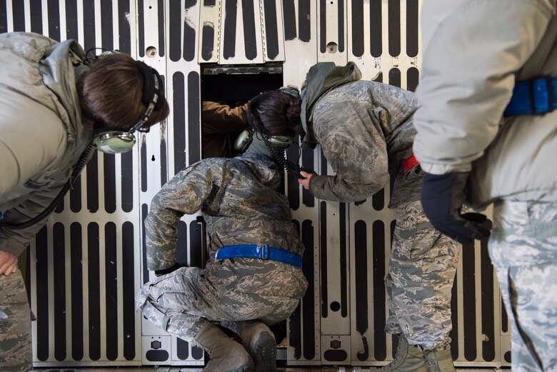 Dover Ramstein Set Standard For Amow C 5 Maintenance Training U S Air Force Article Display