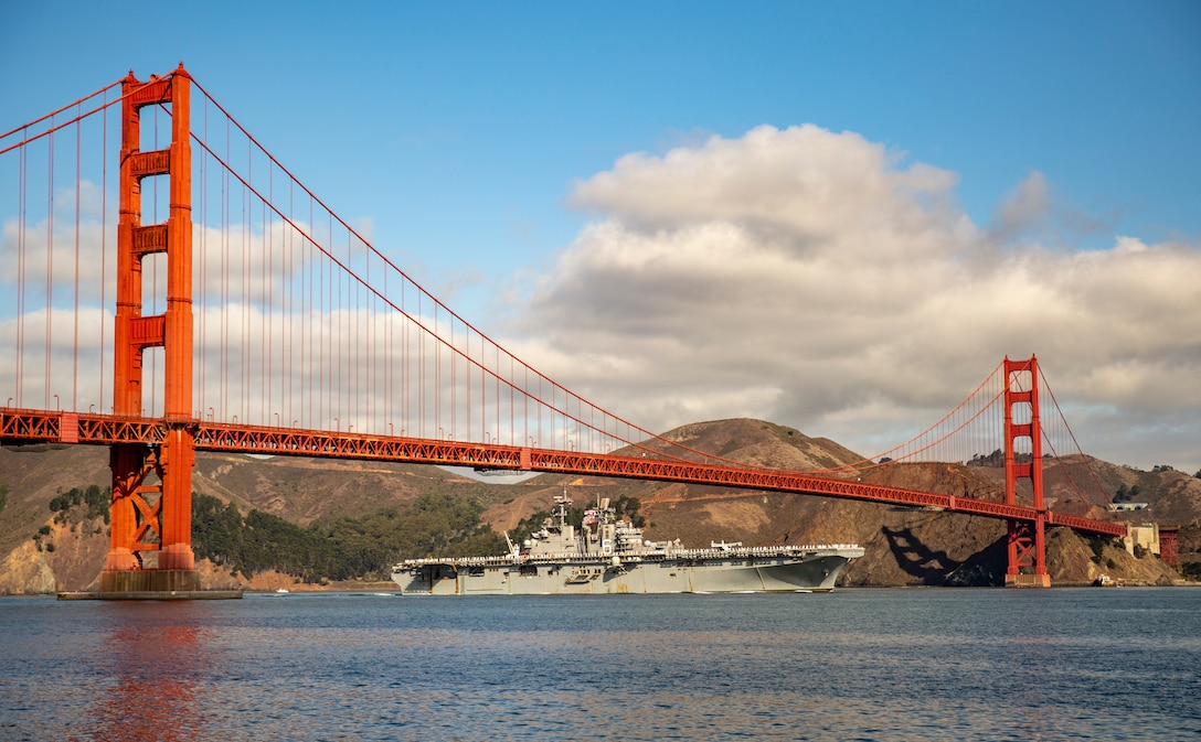 U.S. Marines and Sailors aboard the USS Bonhomme Richard, assigned to Task Force San Francisco, pass under the Golden Gate Bridge in San Francisco, California, Sept. 30, 2018.