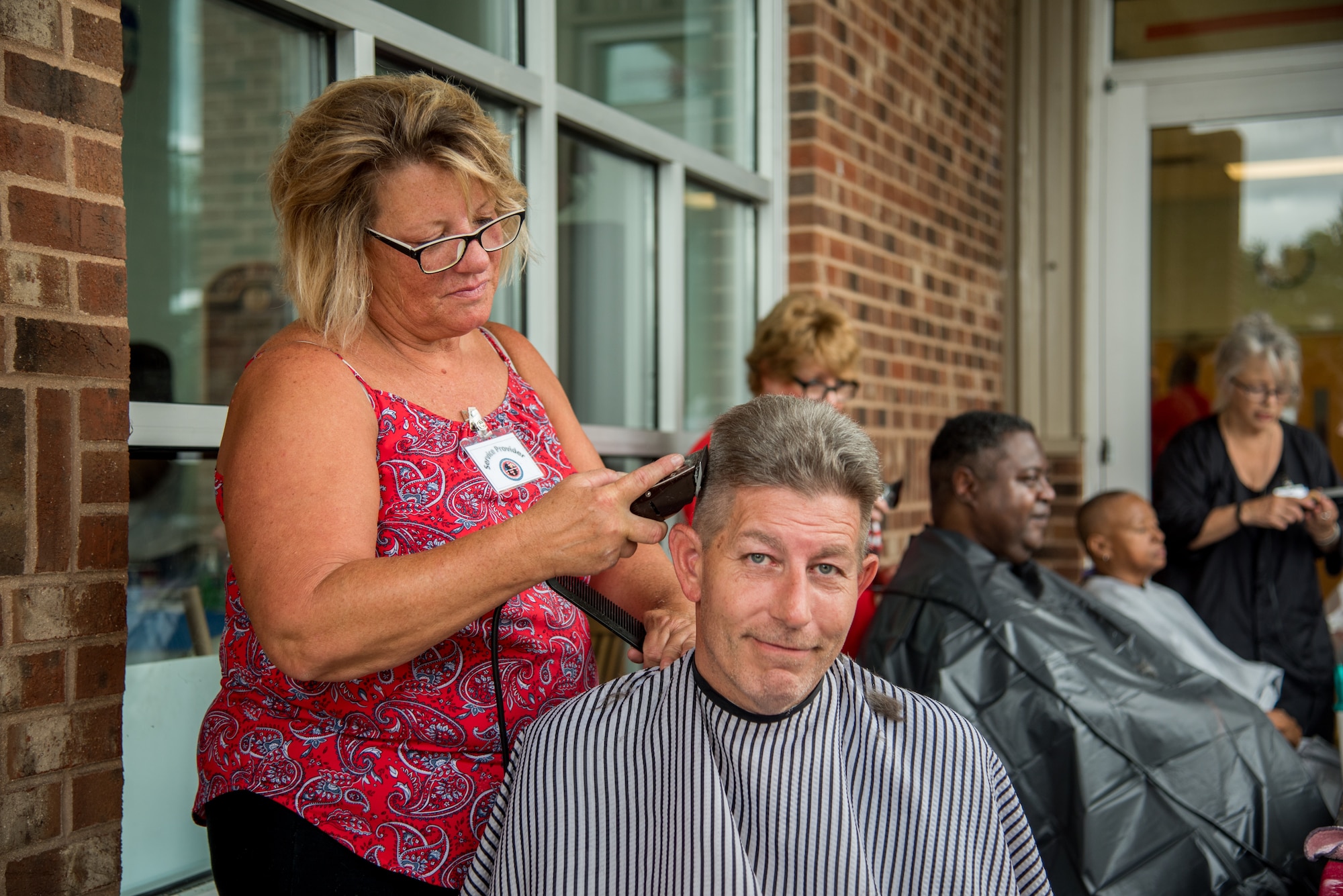 Delaware veterans receives a haircut at the 2018 Veterans’ Stand Down in Dover, Delaware, Sep 21, 2018. Delaware is home to more than 78,000 veterans. (U.S. Air Force photo by Staff Sgt. Damien Taylor)