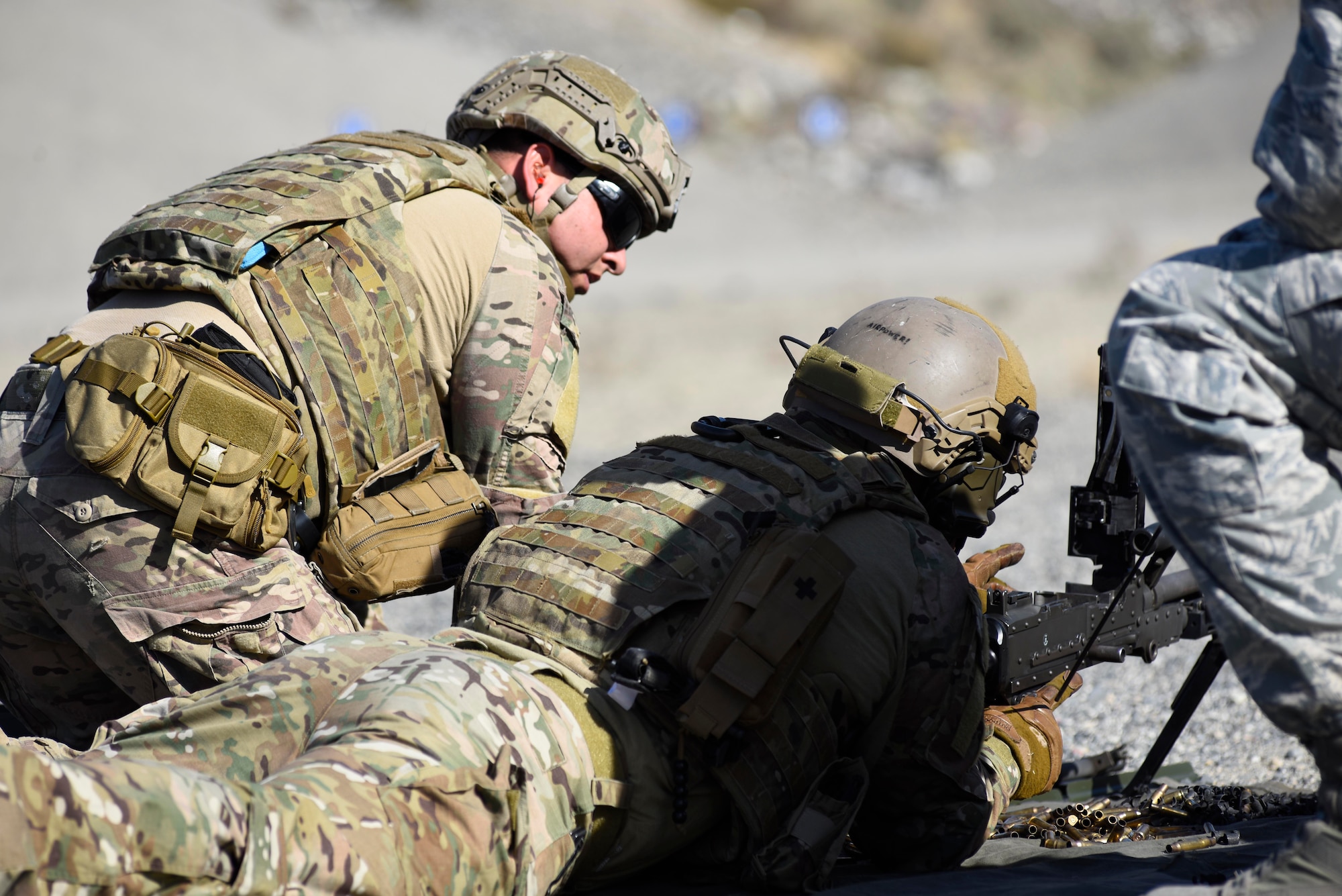 Senior Airmen Taylor Preza and Staff Sgt. Garret Olson, 92nd Civil Engineer Squadron explosive ordinance disposal technicians, perform heavy weapons qualifications at Coulee Dam, Washington, Sept. 26, 2018. Airmen from the 92nd CES EOD team performed heavy weapons qualifications on the M240B fully automatic rifle. (U.S. Air Force photo/Airman 1st Class Lawrence Sena)
