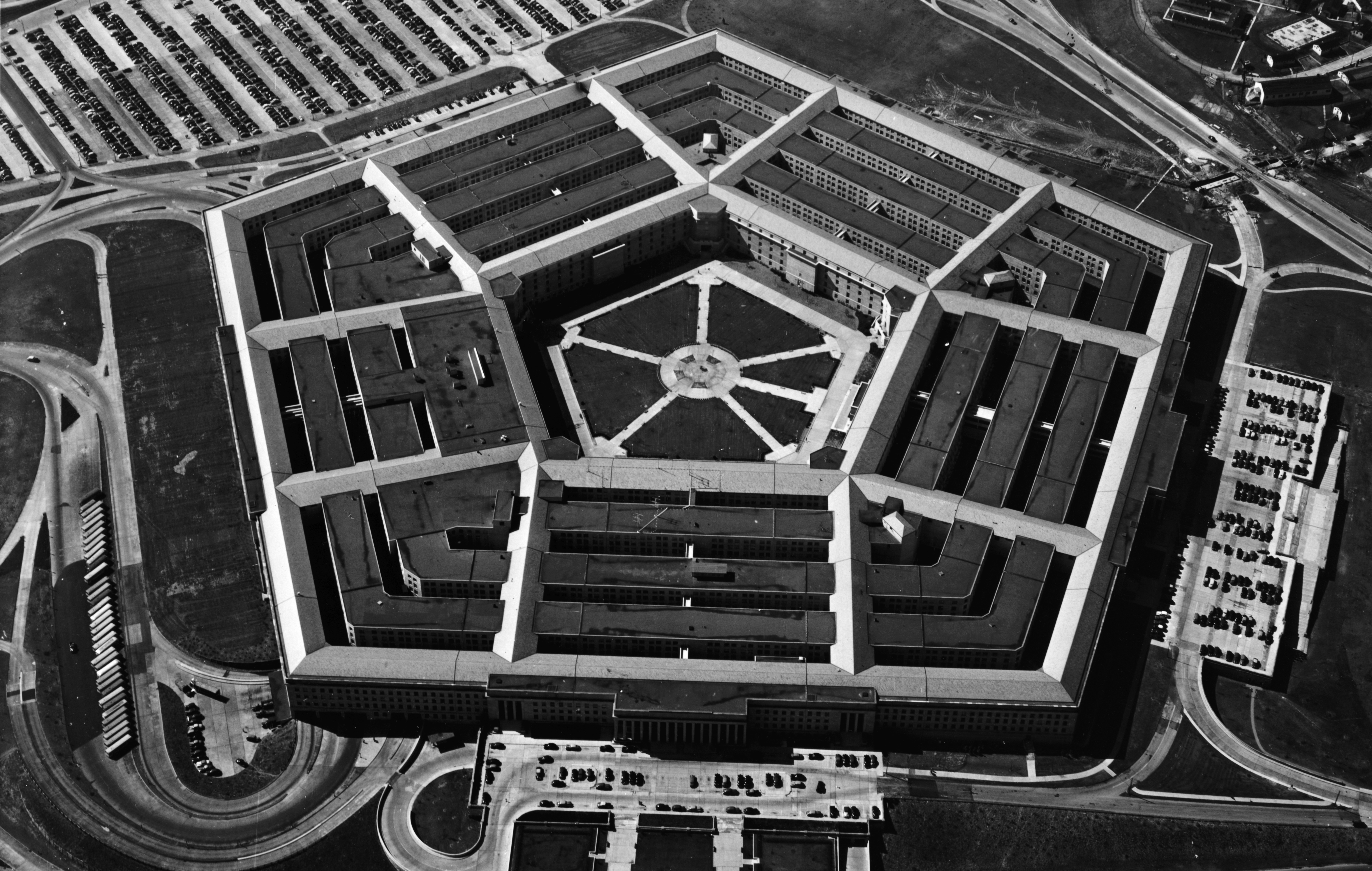 Пентагон это. Здание военного ведомства США Пентагон. Пентагон (здание) 1940. Пятиугольник Пентагон. Пентагон в США вид сверху.