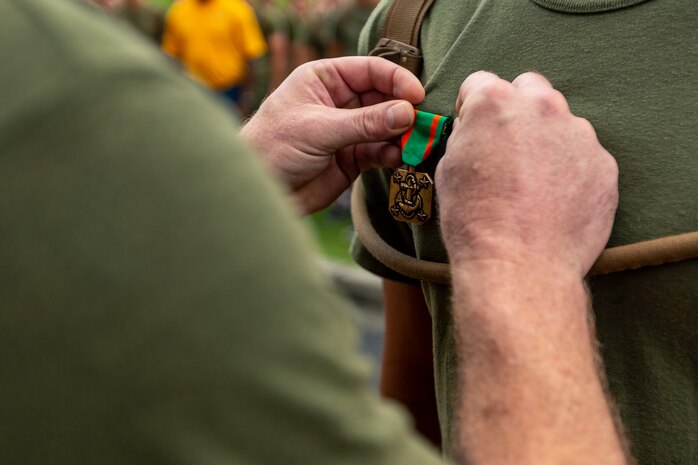 Marine earns award for lifesaving actions in Bali