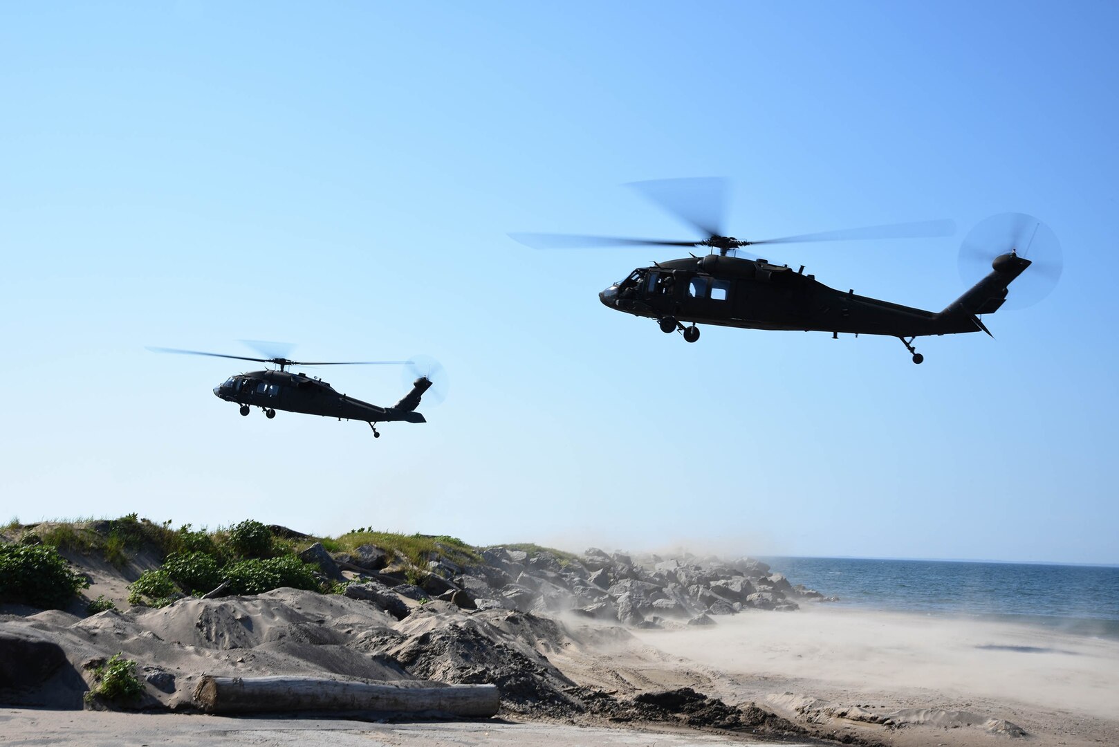 Virginia National Guard flight crews provide aviation support to Soldiers assigned to the West Virginia National Guard’s 19th Special Forces Group Sept. 5, 2018, over Lake Erie near Buffalo, New York. The flight crews, assigned to the Sandston-based 2nd Battalion, 224th Aviation Regiment, 29th Infantry Division, dropped the operators into the lake while boats from Hamburg Water Rescue, Town of Hamburg Police, the U.S. Coast Guard and the Department of Homeland Security worked together to retrieve the troops and return to land.