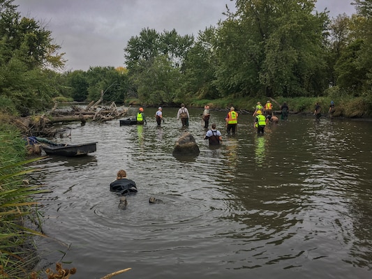 crews search river bottom for mussels