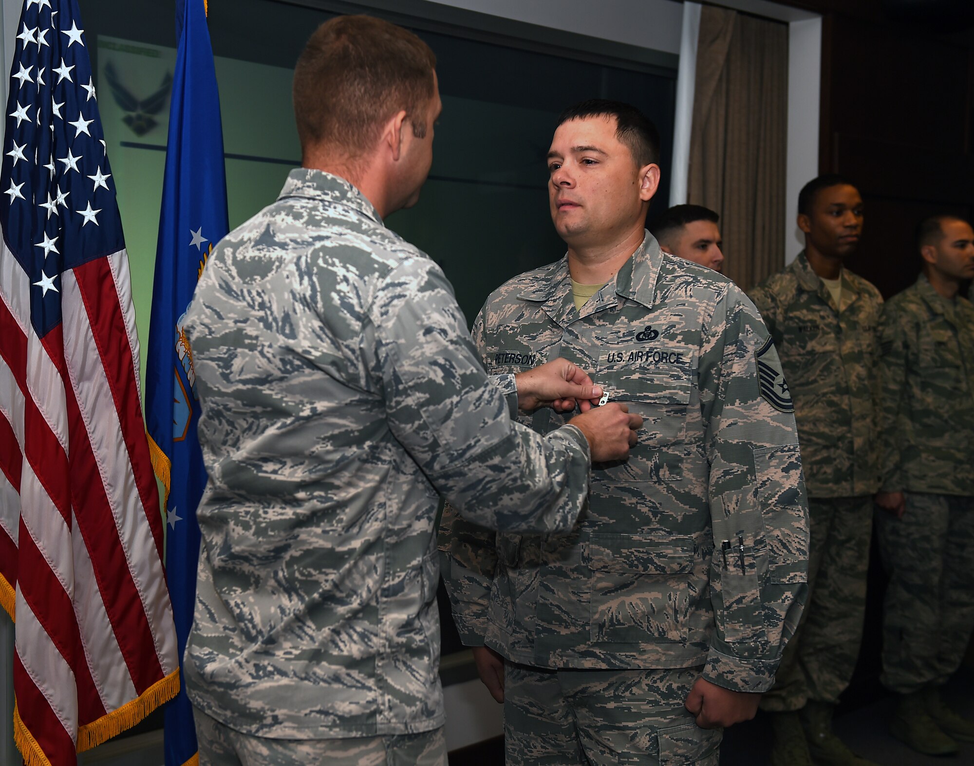 Maj. Steven P. Jordan, 62nd Comptroller Squadron commmander, presents a Bronze Star Medal award to Master Sgt. Kevin R. Peterson, 62nd Airlift Wing command post superintendent, inside the 4th Airlift Squadron on Joint Base Lewis-McChord, Wash. Sep. 21, 2018.