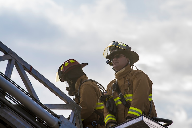 Grissom Firefighters Get Live Fire Experience In The Smokehouse Grissom Air Reserve Base Article Display