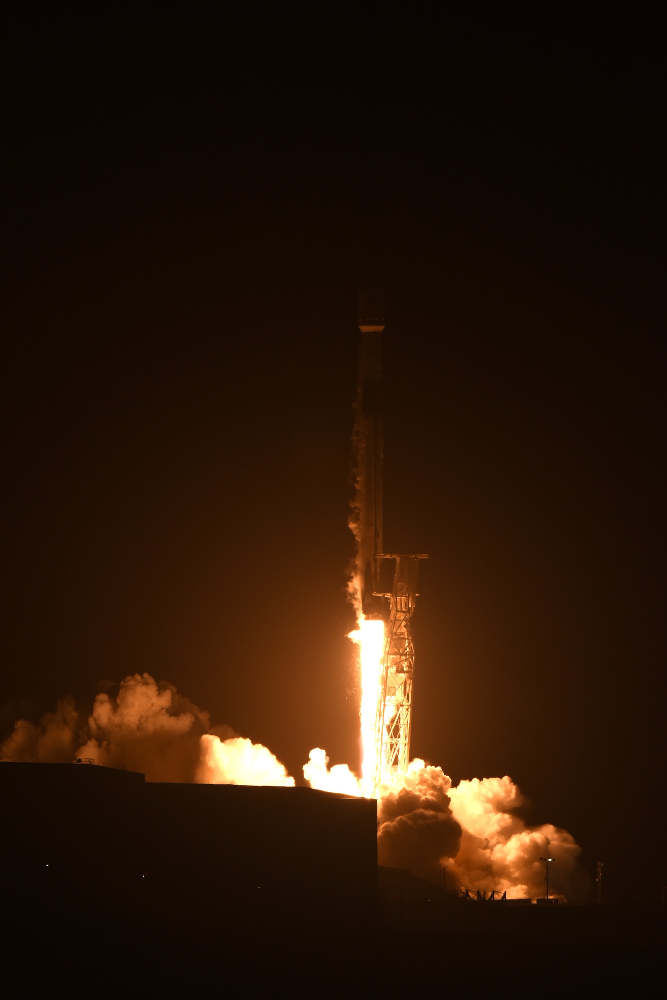 Vandenberg launches SpaceX Falcon 9