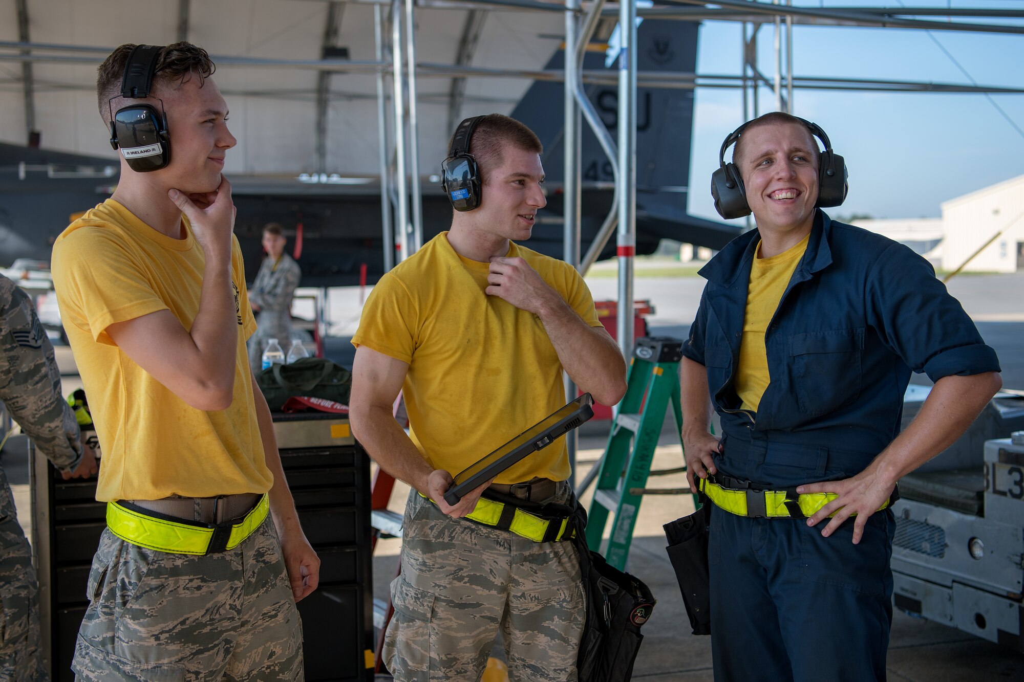 AMUs compete in quarterly load crew competition