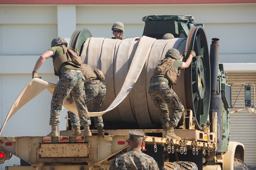 Walk the Line | Marines with Bulk Fuel Company assemble a fuel site ...