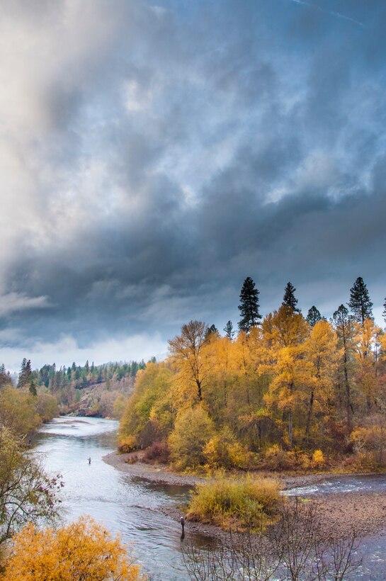 Fall along the Rogue River