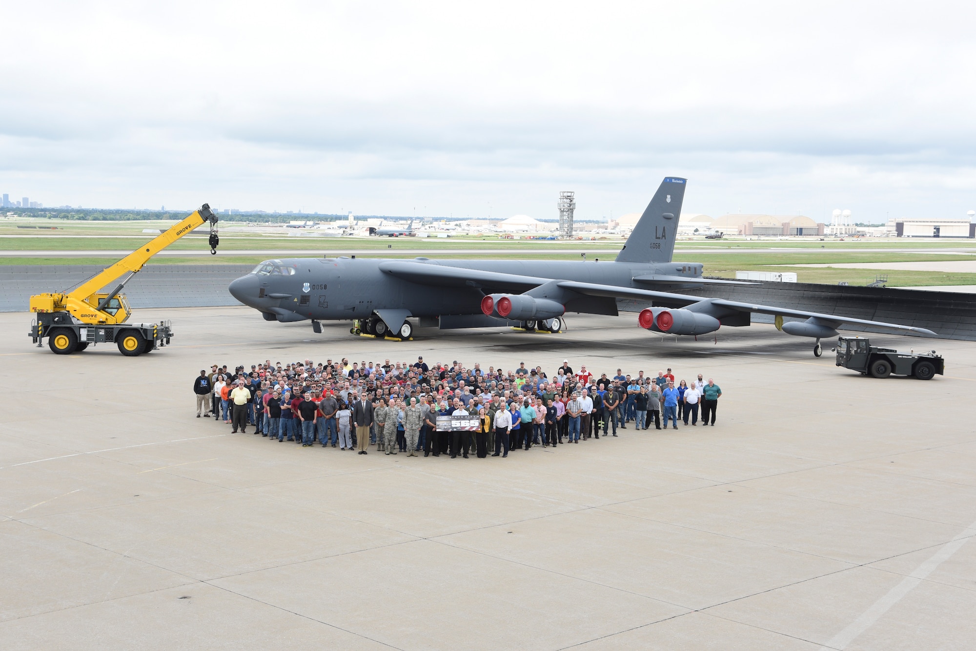 Personnel from the 565th Aircraft Maintenance Squadron, Oklahoma City Air Logistics Complex, gather for a group photo in front of B-52H Stratofortress 60-0058 on Sept. 24 at Tinker Air Force Base. 60-0058 completed overhaul here almost two weeks ahead of schedule on Sept. 14th and is the 17th aircraft produced in fiscal year 2018 meeting the programmed goal of 17 aircraft. The aircraft was delivered to the 2nd Bomb Wing, Barksdale Air Force Base on Sept. 25, 2018. Also shown are major pieces of ground support equipment used during the overhaul process. (U.S. Air Force photo/Greg L. Davis)