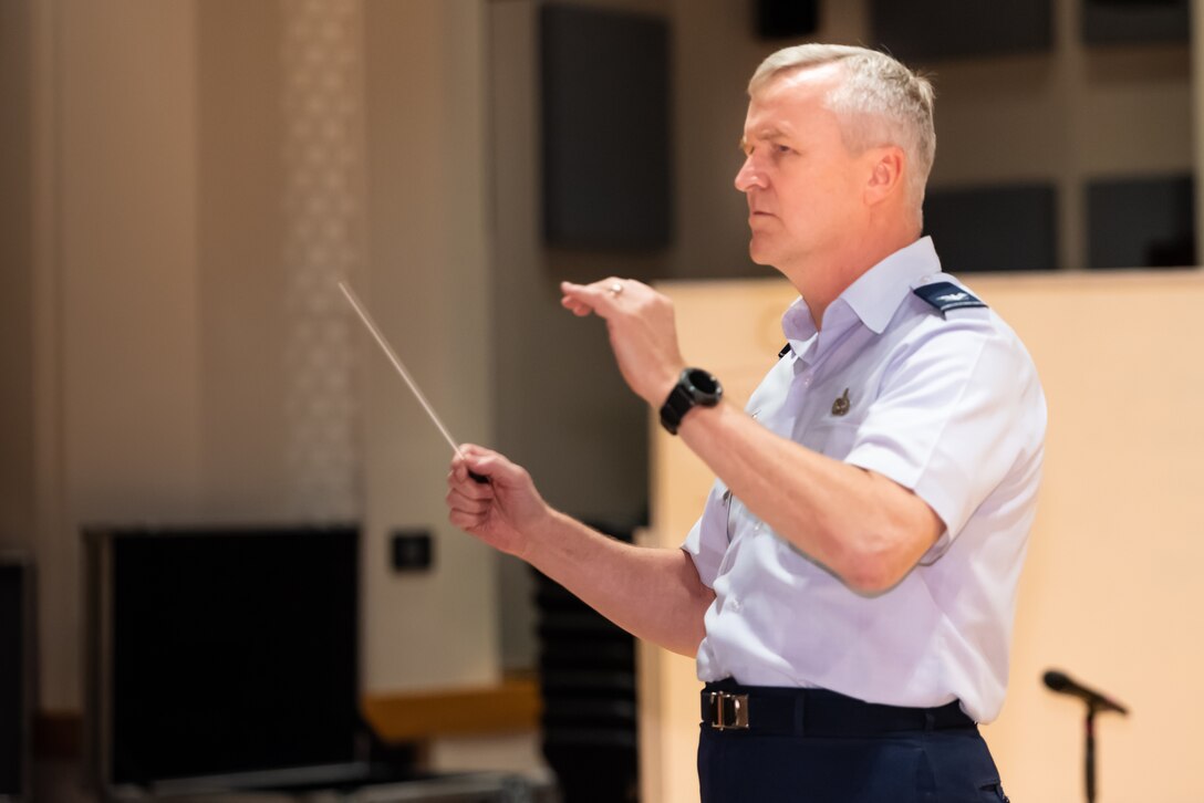 Col Lang conducts the Concert Band in preparation for the 2018 Fall Concert Tour