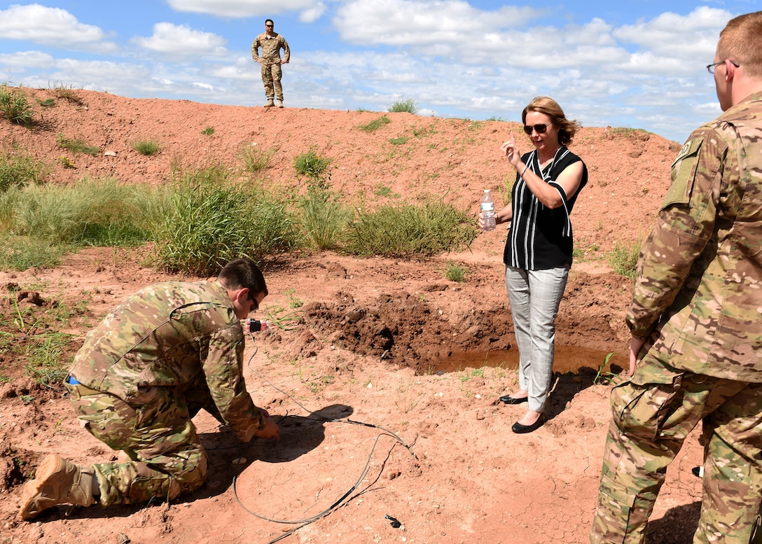 8th AF commander visits Dyess