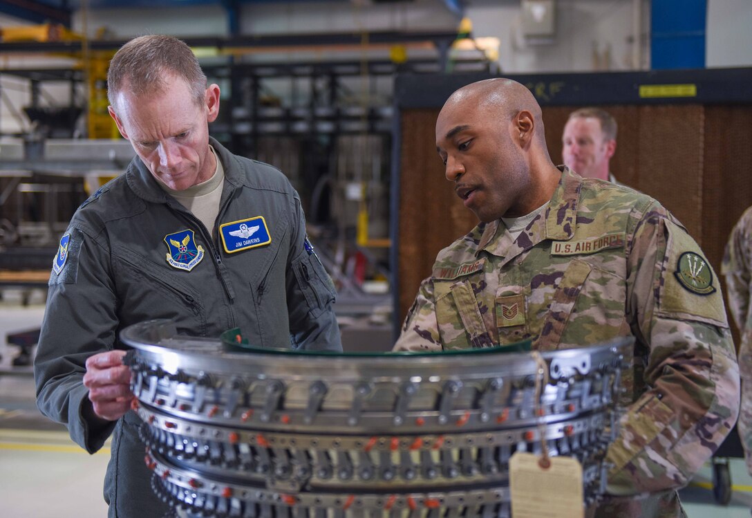 8th AF commander visits Dyess