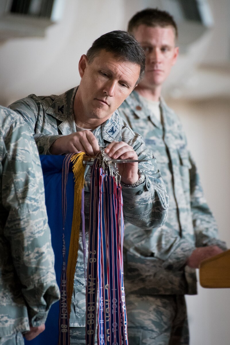 Col. Jeff Wilkinson, commander of the 123rd Airlift Wing, pins a steamer to the unit colors during a ceremony at the Kentucky Air National Guard Base in Louisville, Ky., Sept. 16, 2018. The streamer signifies the unit’s selection for its 17th Air Force Outstanding Unit Award, continuing the wing’s legacy as one of the most decorated organizations in U.S. Air Force History. (U.S. Air National Guard photo by Lt. Col. Dale Greer)