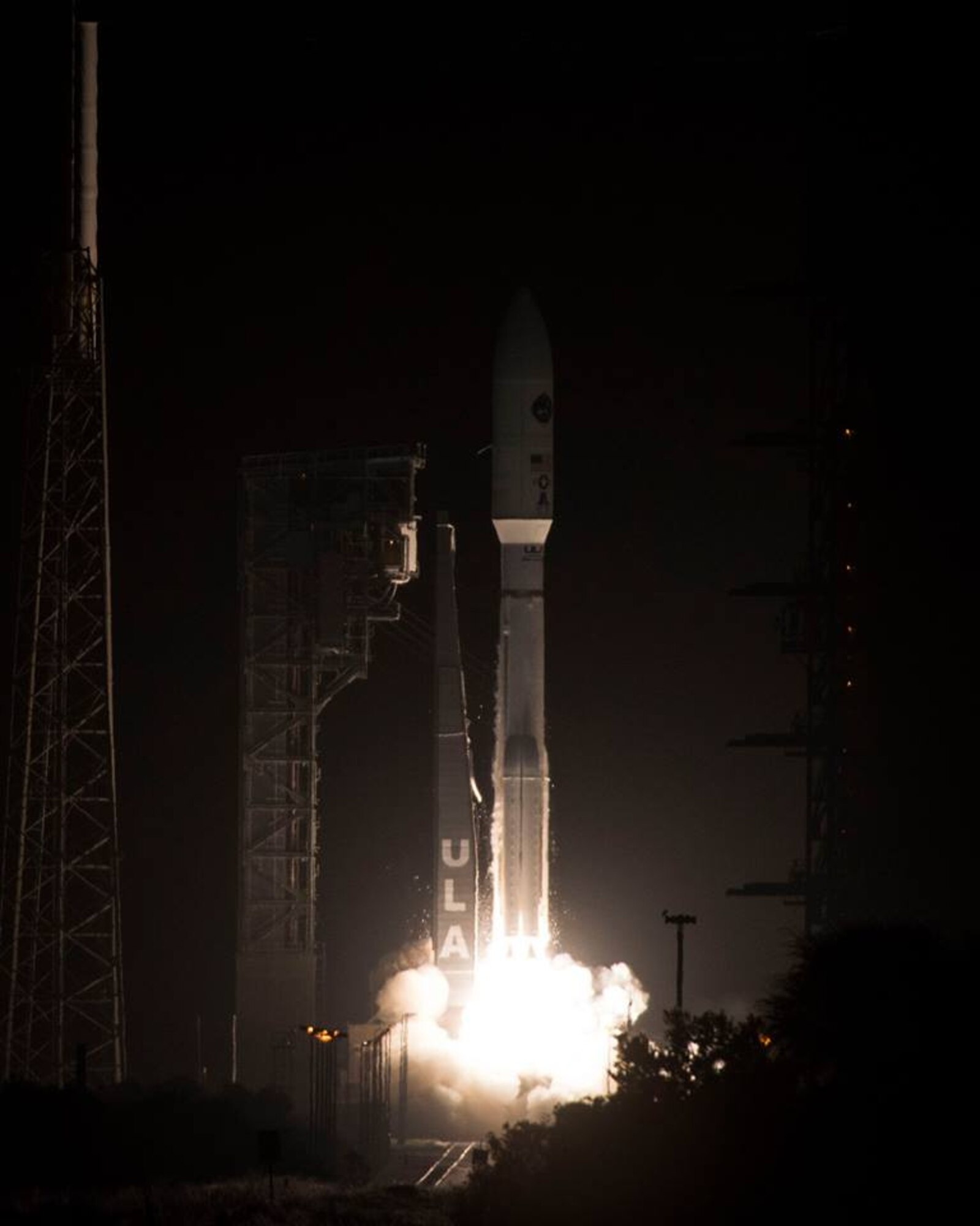 United Launch Alliance's Atlas V AEHF-4 rocket lifts off from the pad October 17, 2018 from Cape Canaveral Air Force Station, Fla. This was the fourth communications satellite in the Advanced Extremely High Frequency (AEHF) series for the U.S. Air Force. (U.S. Air Force photo by Airman 1st Class Dalton Williams)